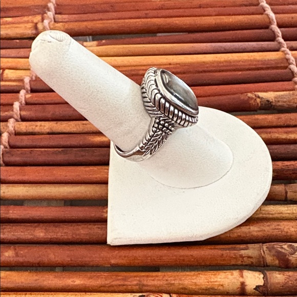 Silver Tone Ring with Iridescent Stone Size 8 - Picture 4 of 7